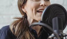 pexels-photo-6953675-podcast-vvoc